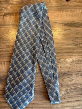 Izod Blue Plaid Tie with Beige Windowpane